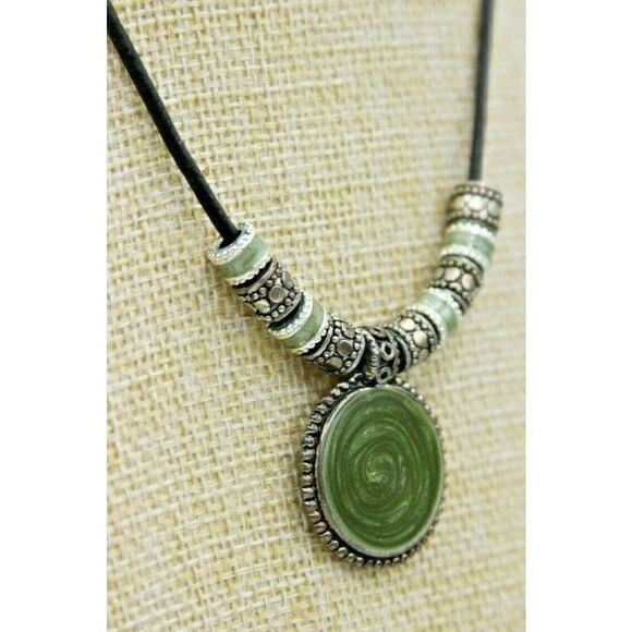 KC Necklace Silver Green Pendant Nature - Picture 1 of 8